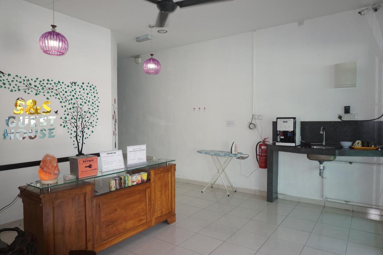 S & S Guest House Kuantan Esterno foto